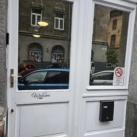 7dab 7 Contactless Self Check-in Hotel *